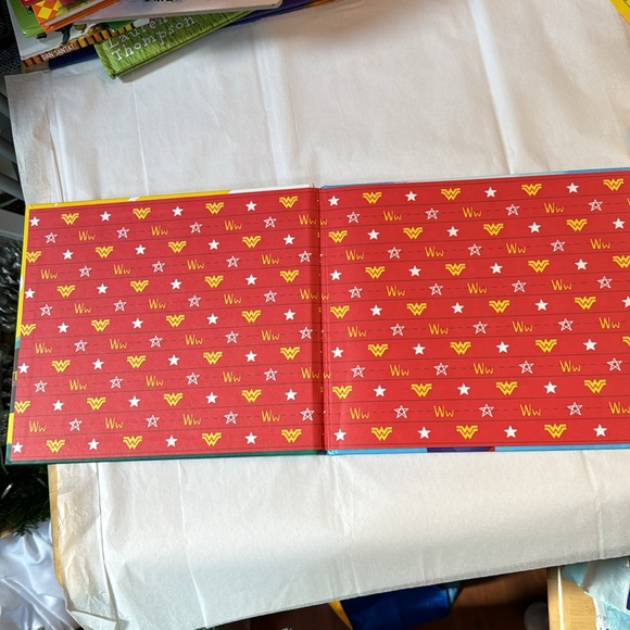 🍀2/10.00🍀 DC Be A Star, Wonder Woman hardcover like new condition - Picture 3 of 12